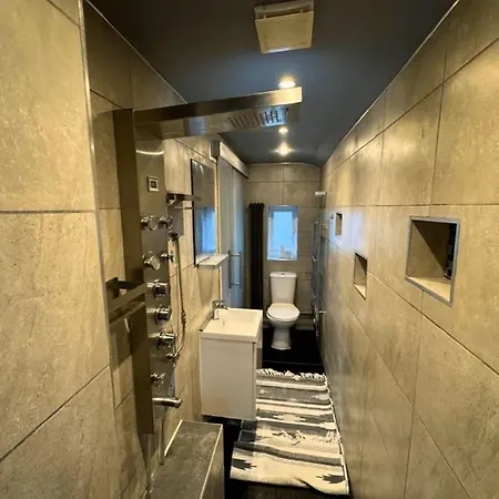 Monthly Discounts Available - Family - Contractors Lt هاروغايت