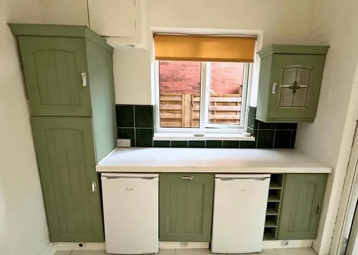 Monthly Discounts Available - Family - Contractors Lt * هاروغايت