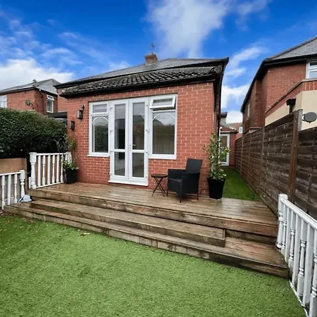 Monthly Discounts Available - Family - Contractors Lt Semesterbostad Harrogate