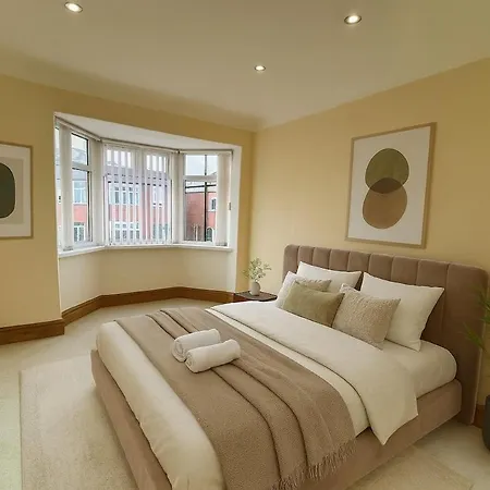 Monthly Discounts Available - Family - Contractors Lt Semesterbostad Harrogate